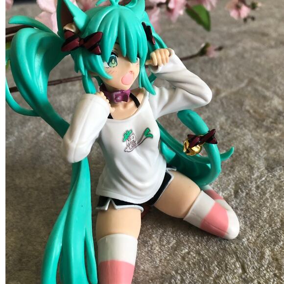 Anime Hatsune Miku Desktop Cute Action Figure T-Shirt Figurine Kawaii Cute - Picture 4 of 12